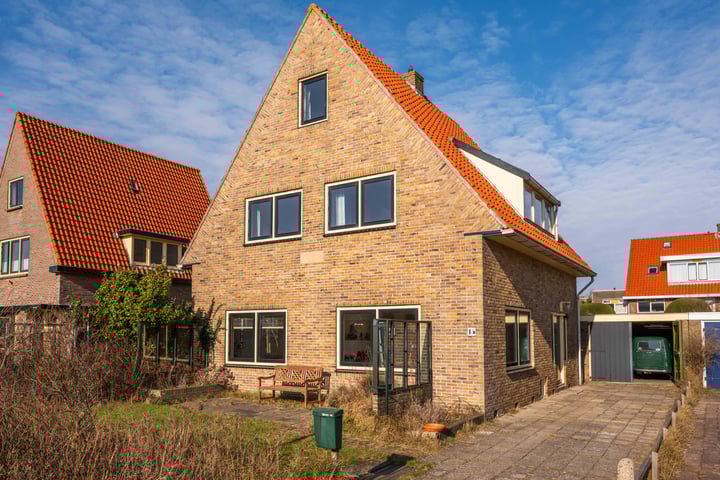 Kerkstraat 15 in Bergen aan Zee foto