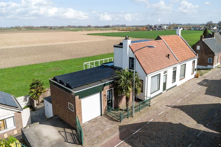 Kerkstraat 24 in Lage Zwaluwe foto