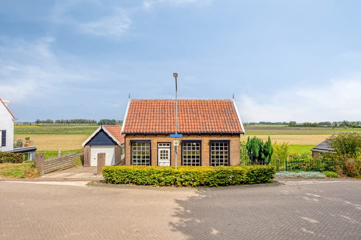 Kerkstraat 28 in Lage Zwaluwe foto
