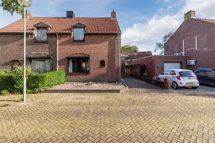 Klaproosstraat 8 in Sittard foto