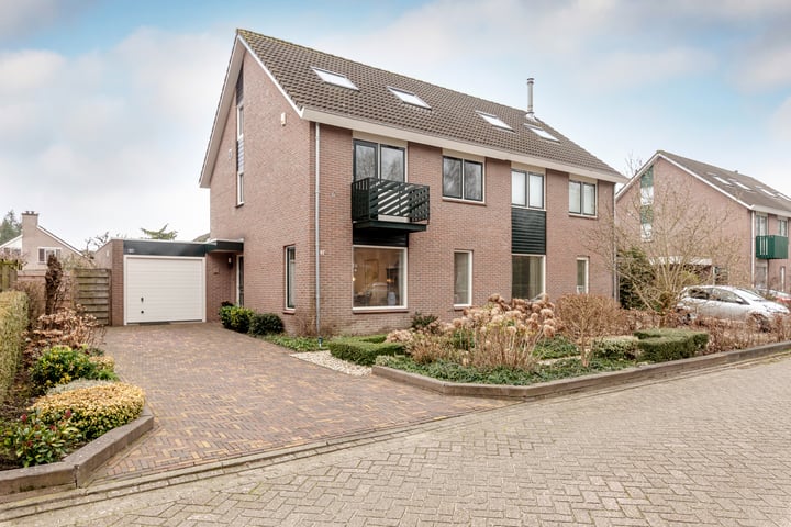 Klavergriend 97 in Almere foto