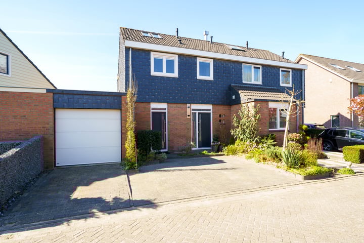 Klavergriend 99 in Almere foto