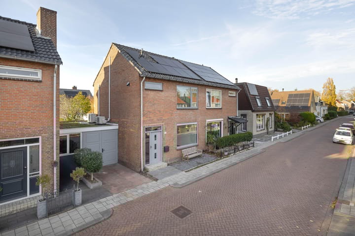 Kleidijk 15b in Rhoon foto