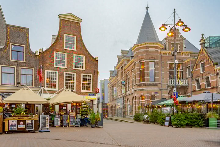 Klokhuisplein 6 in Haarlem foto