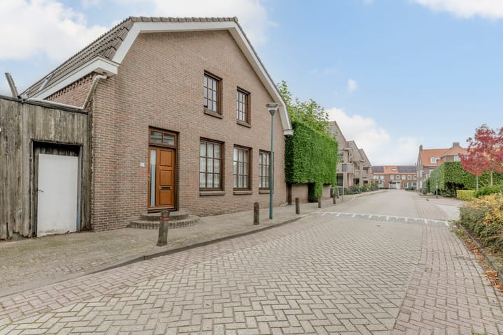 Klokkenlaan 10 in Loon op Zand foto