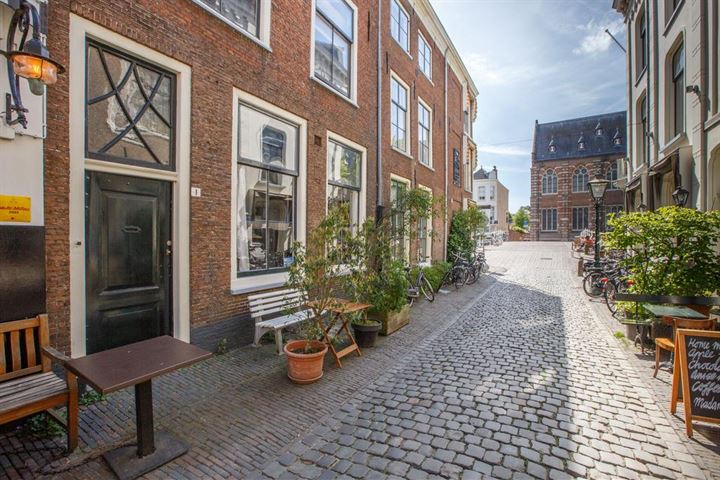 Kloksteeg 1 in Leiden foto