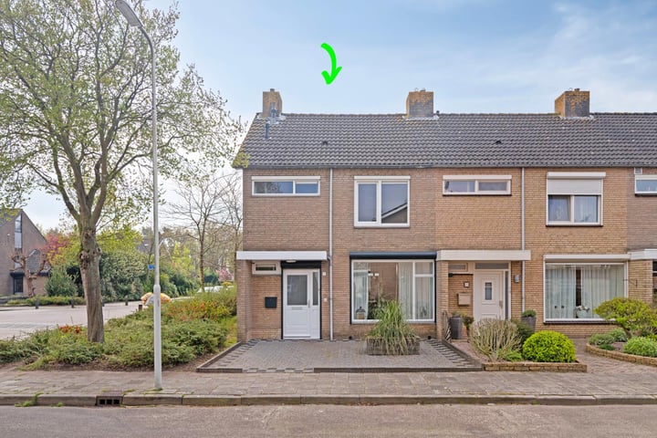 Klooslaan 1 in Roosendaal foto