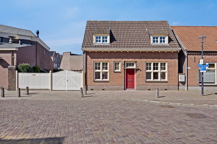 Kloosterstraat 1 in Loon op Zand foto