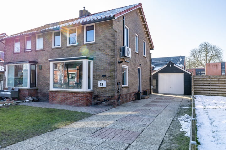 Kloosterstraat 18 in Aduard foto