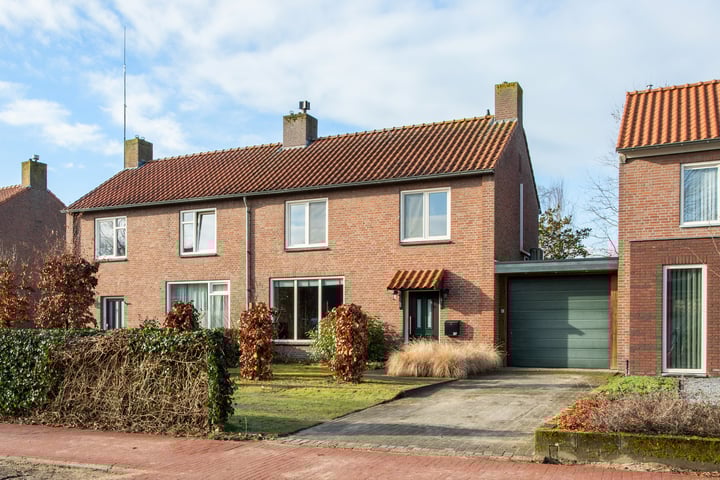 Kloosterstraat 27 in Lage Mierde foto