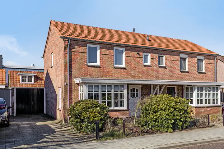 Kloppenstraat 20 in Losser foto