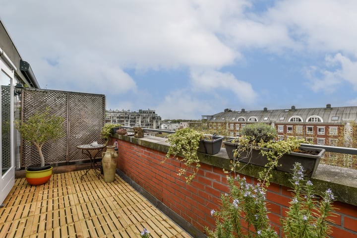 KNSM-laan 775 in Amsterdam foto