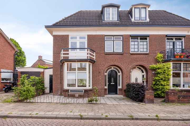 Koekoekweg 28 in Hengelo foto