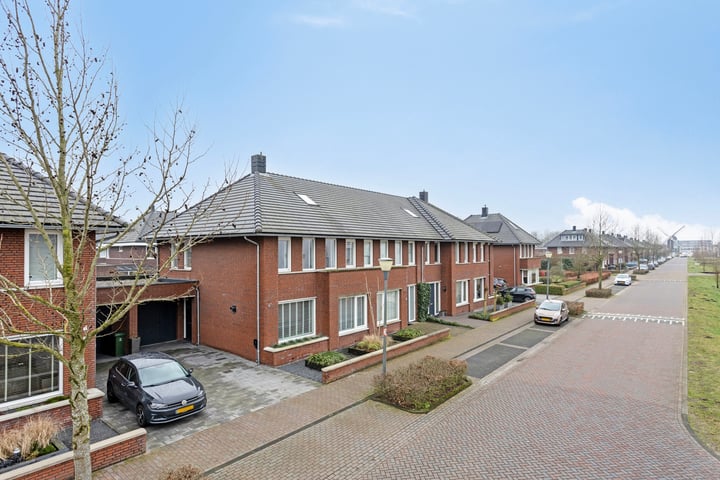 Koetshuislaan 26 in Waalwijk foto