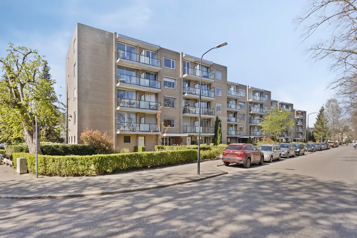 Koning Lodewijklaan 144 in Apeldoorn