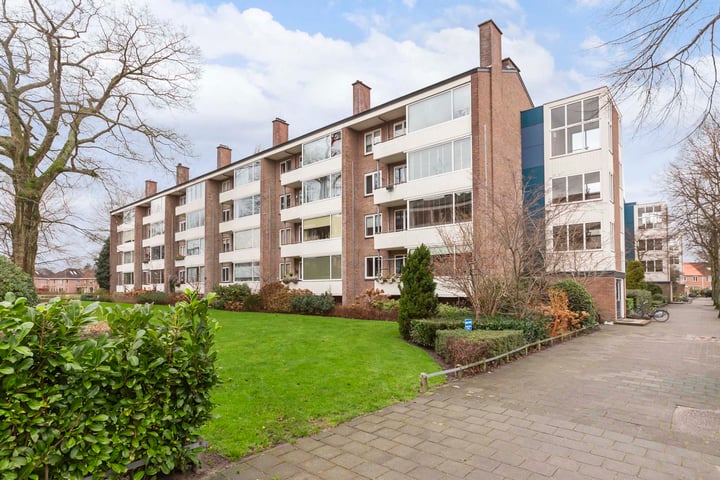 Koning Lodewijklaan 606 in Apeldoorn foto
