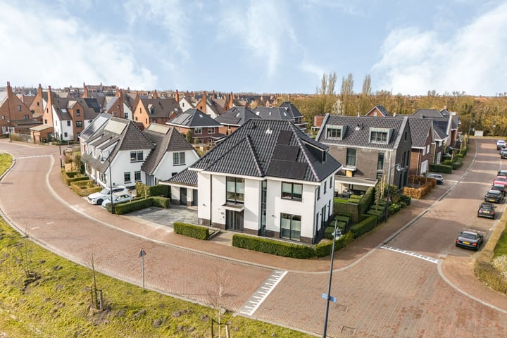Koning Willem-Alexanderlaan 23 in Hoofddorp foto