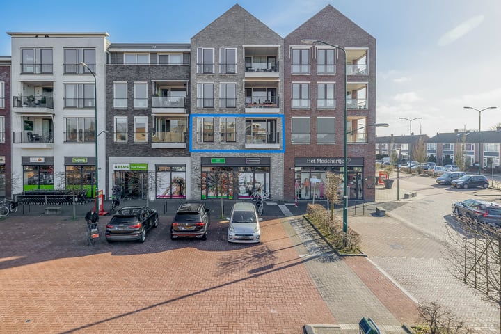 Koning Willem-Alexanderplein 18 in Lopik foto