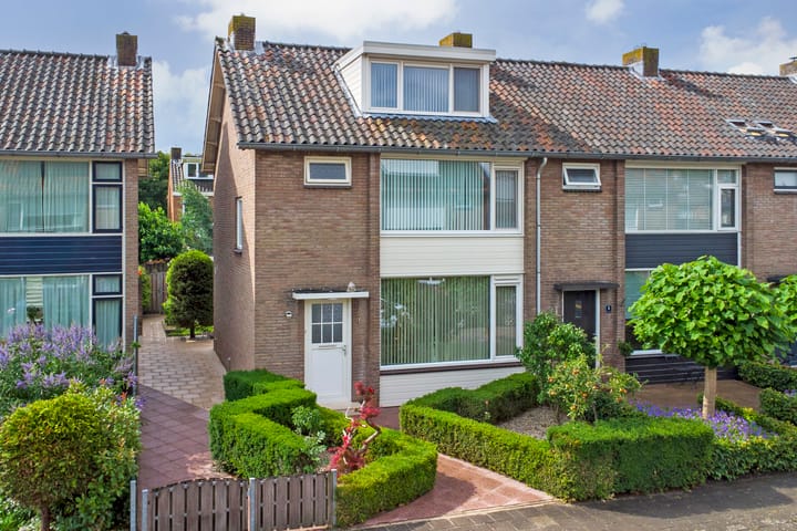 Koning Willem II-straat 7 in Waddinxveen foto