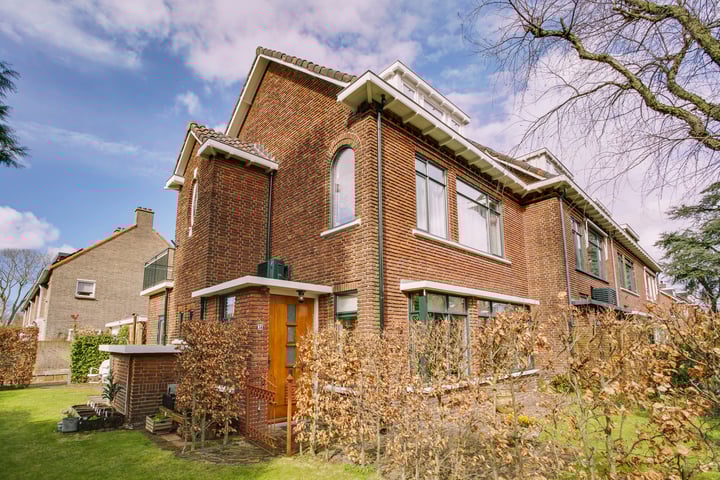 Koningin Emmalaan 34 in Leidschendam foto