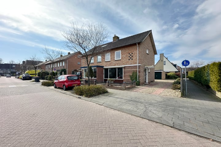 Koningin Emmastraat 15 in Woudenberg foto