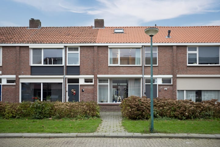 Koningin Emmastraat 18 in Kaatsheuvel foto