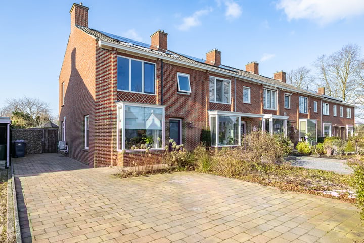 Koningin Julianalaan 11 in Delfzijl foto
