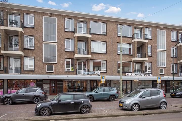 Koningin Julianalaan 158 in Voorburg foto