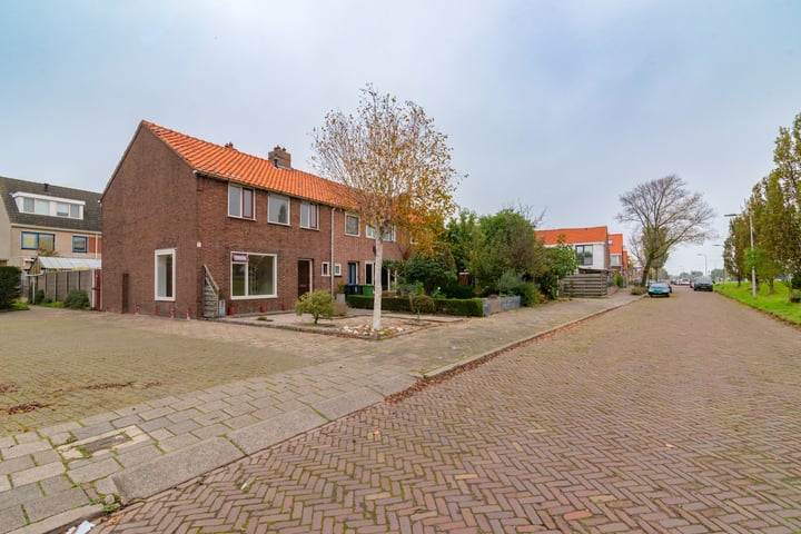 Koningin Julianalaan 6 in De Lier foto
