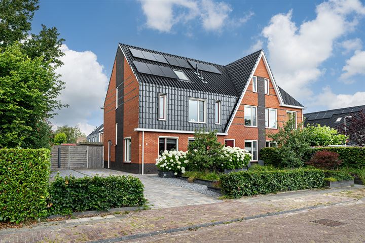 Koningin Julianastraat 18B in Burgum foto