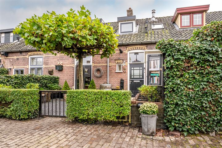 Koningin Julianastraat 25 in Huizen foto