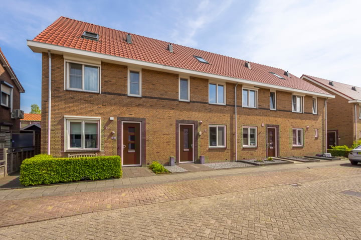 Koningin Julianastraat 35 in Hardinxveld-Giessendam foto