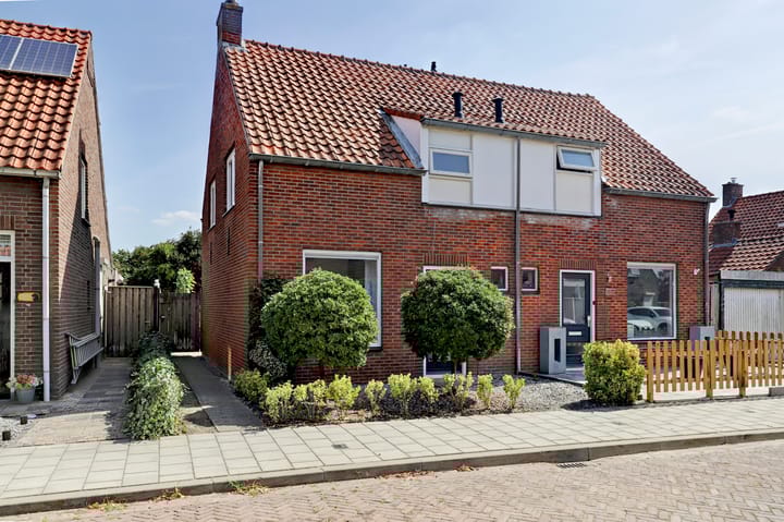 Koningin Julianastraat 4 in Hoedekenskerke foto