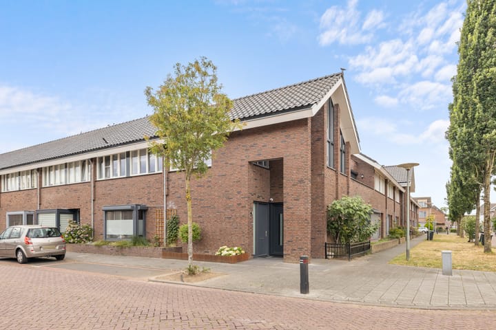 Koningin Regentesselaan 104 in Roermond foto