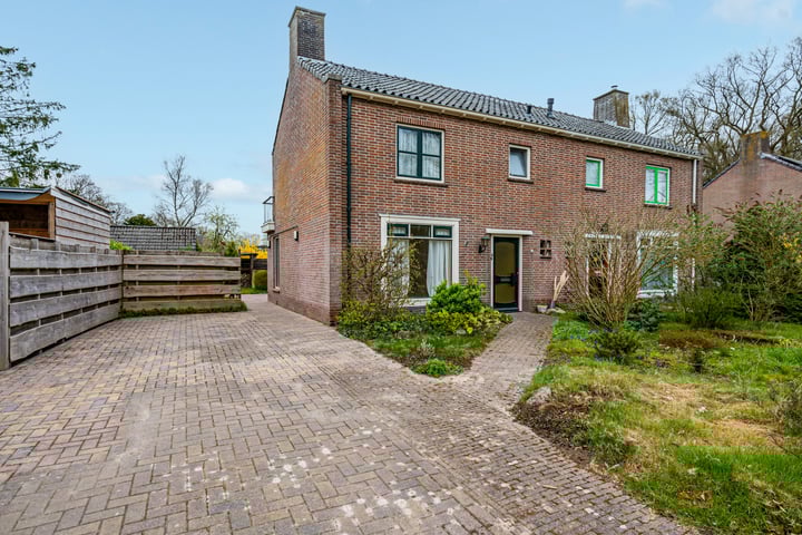 Koningin Wilhelminalaan 8 in Rolde foto