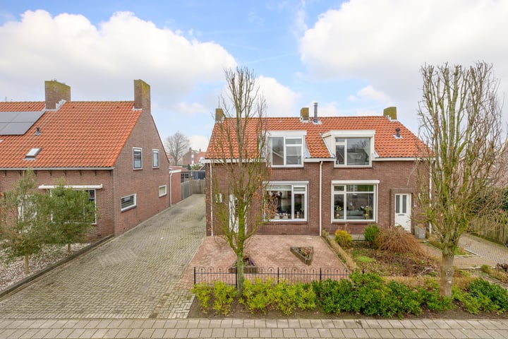 Koningin Wilhelminastraat 12 in Stellendam foto