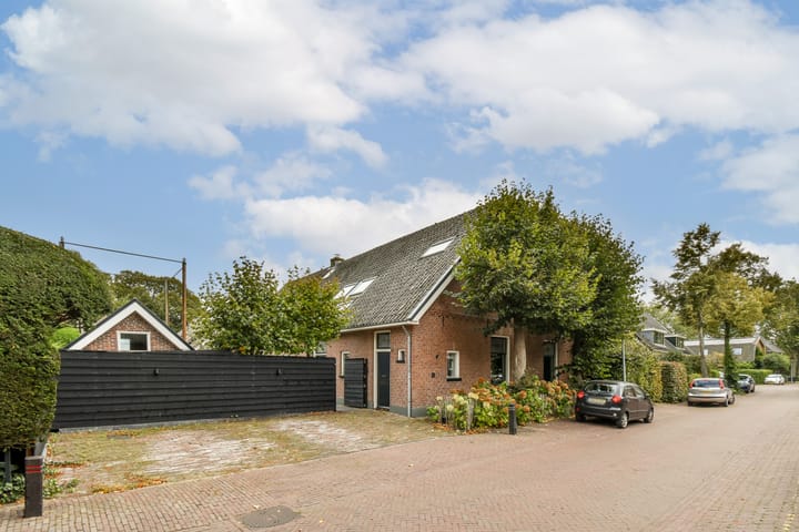 Koningin Wilhelminastraat 5 in Huizen foto