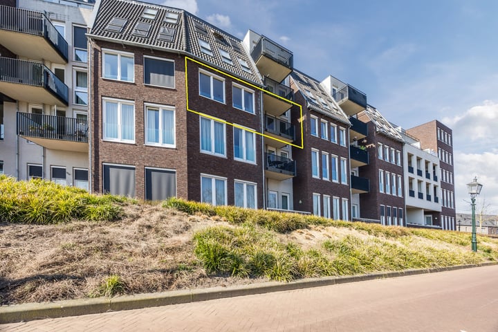 Koninginnedijk 196 in Grave foto