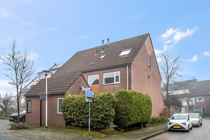 Koningshof 2 in Ede foto