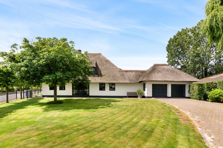 Koningsweg 110 in Hippolytushoef foto