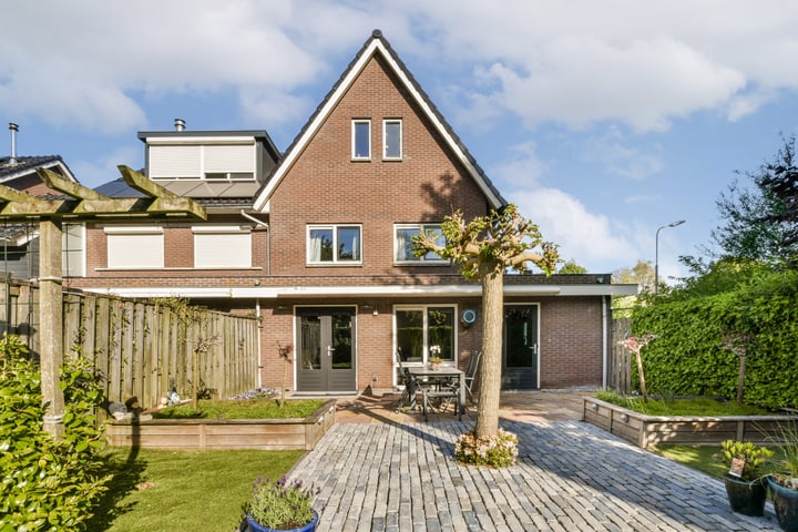 Kooimeerstraat 2 in Hoofddorp foto