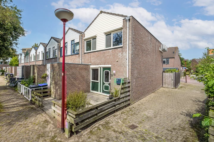 Koolmees 18 in Nieuwegein foto