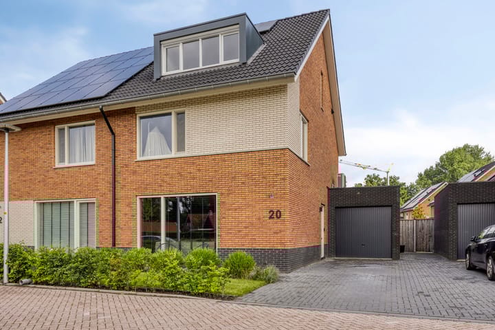 Koolwitje 20 in Hengelo foto