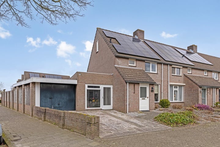 Koolzaadbeemd 1 in Valkenswaard