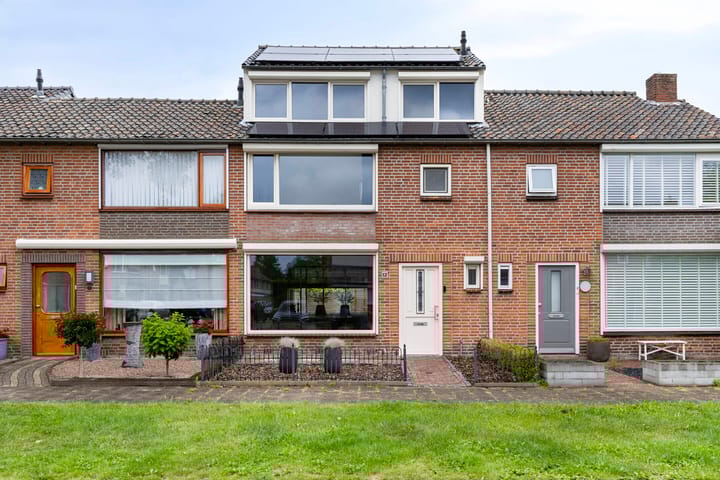 Korenbloemstraat 12 in Waalwijk foto