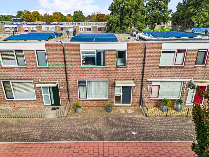 Kornwierde 110 in Almere foto