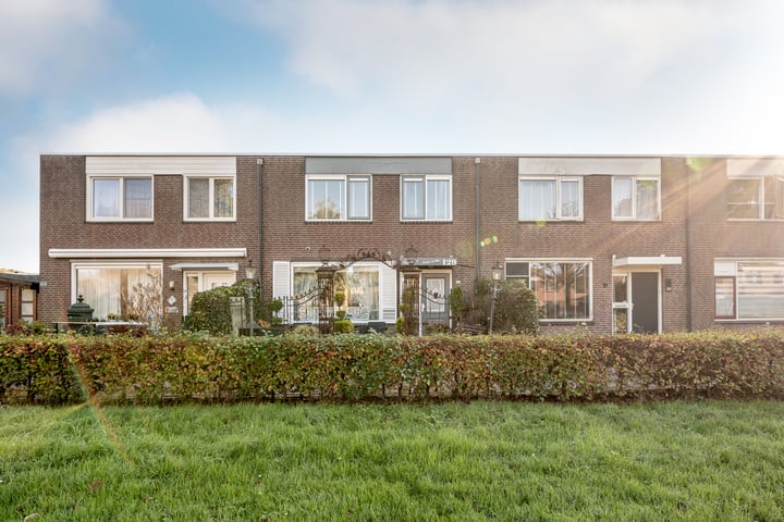 Kornwierde 129 in Almere foto