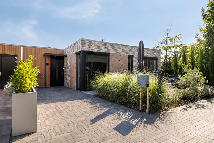 Kromsteven 24 in Sint-Annaland