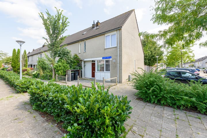 L.C. van der Vlugtstraat 102 in Almere