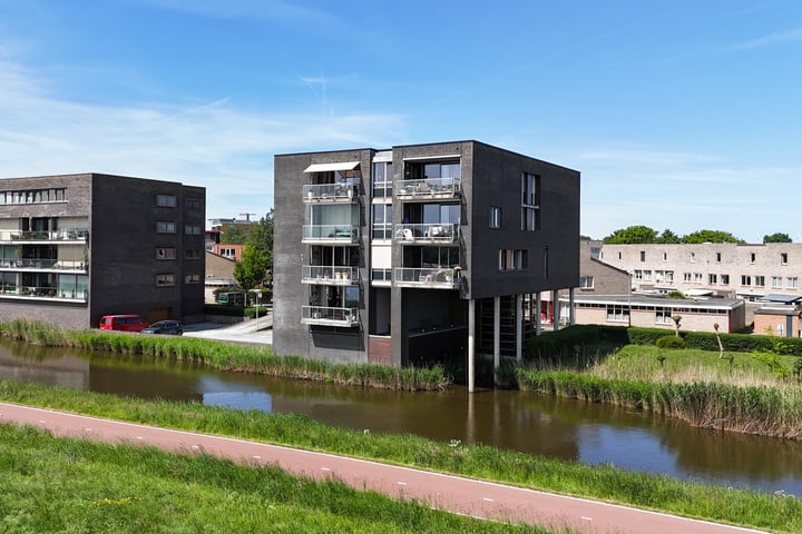 L. Springerstraat 160 in Velserbroek foto
